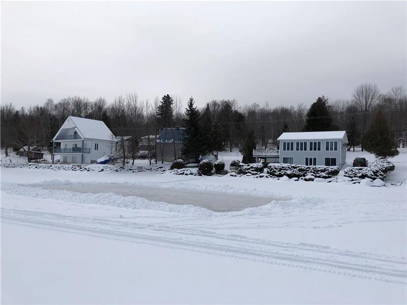 Chalet à louer au bord du Grand Lac Chalet à louer Lambton OR29161 ChaletsAuQuebec
