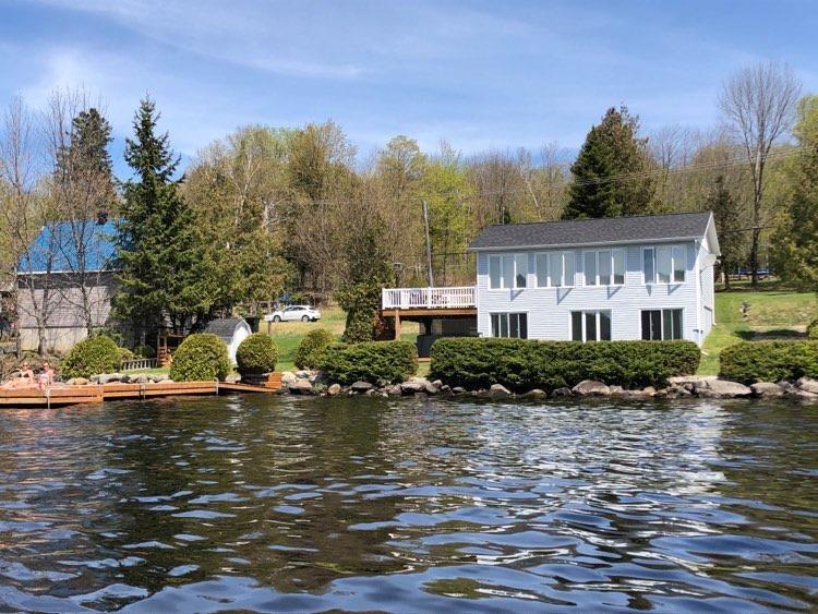 Chalet à louer au bord du Grand Lac Chalet à louer Lambton OR29161