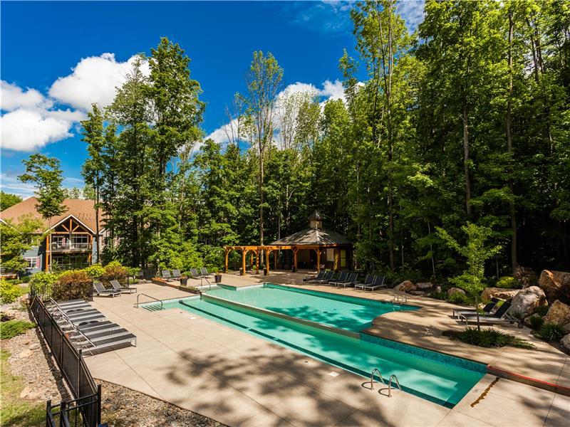 LUXURIOUS TOWN HOUSE, SKIIN/OUT, Bromont Cottage Rental PL29304