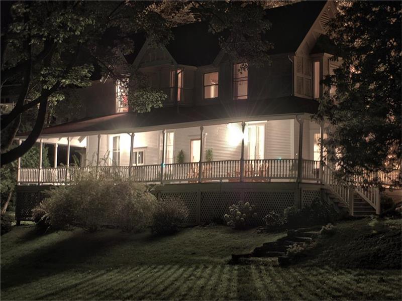 Newly available! Idyllic waterfront Magog Cottage Rental DI29358