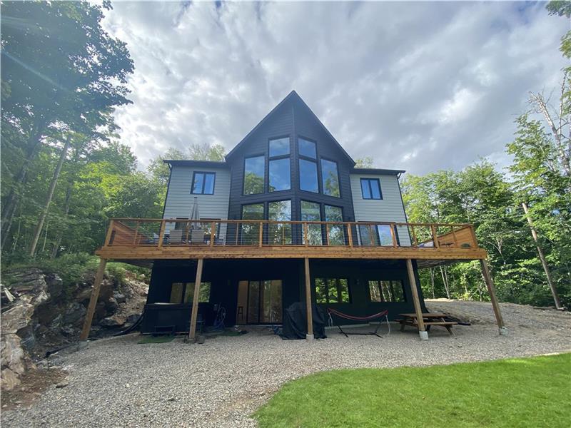 **Luxueux Chalet Bord de l'eau, Chalet à louer Amherst DI31264 ChaletsAuQuebec **Luxueux Chalet Bord de l'eau, Chalet à louer Amherst DI31264 ChaletsAuQuebec