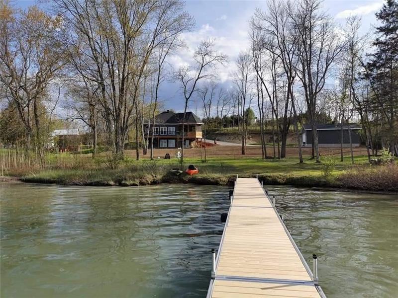 Toolboy's Cottage / Bouchette/Blue Bouchette Cottage Rental DI