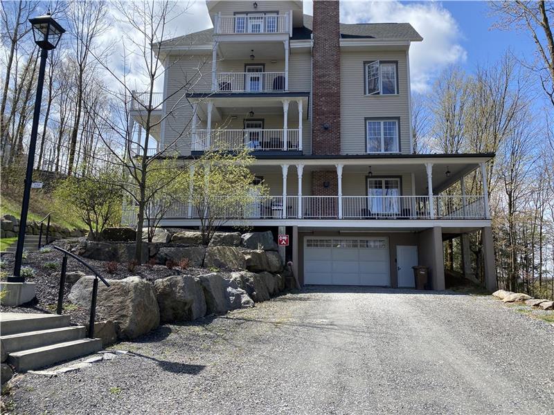 luxury condo with sauna, elevator Bromont Cottage Rental PL31714