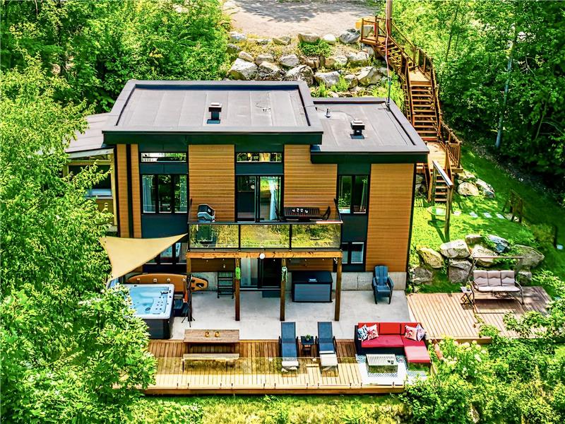 La Chic Cabane /BORD DE LAC/SPA/FOYER/GAZEBO/INTERNET/KAYAKS/PADDLE BOARD/PEDALO*CITQ_304511