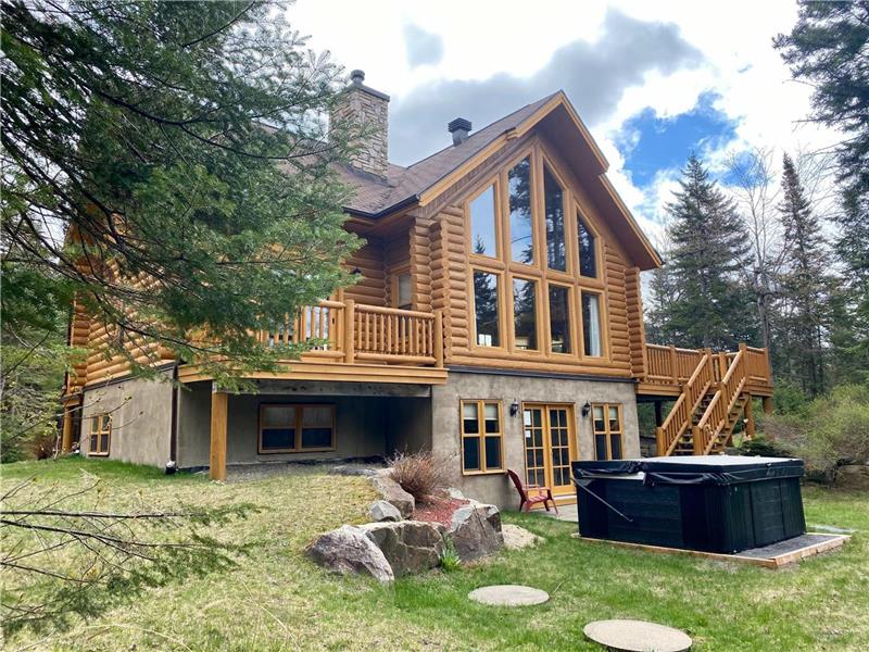 Chalet Blue Jay Spa au Lac Fiddler Chalet à louer MorinHeights DI