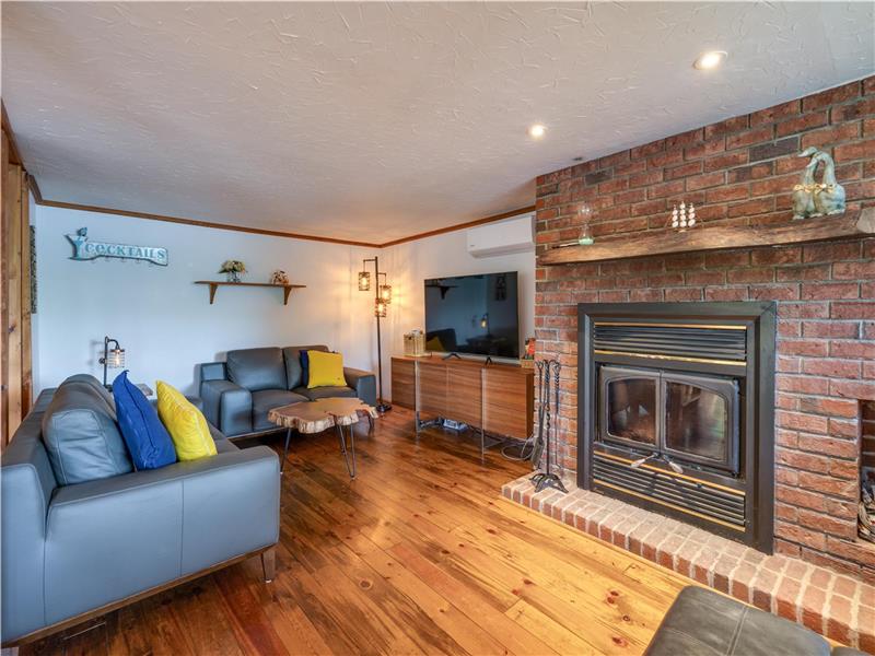 Waterfront Beaulac des jeux in Chertsey Cottage Rental DI32175