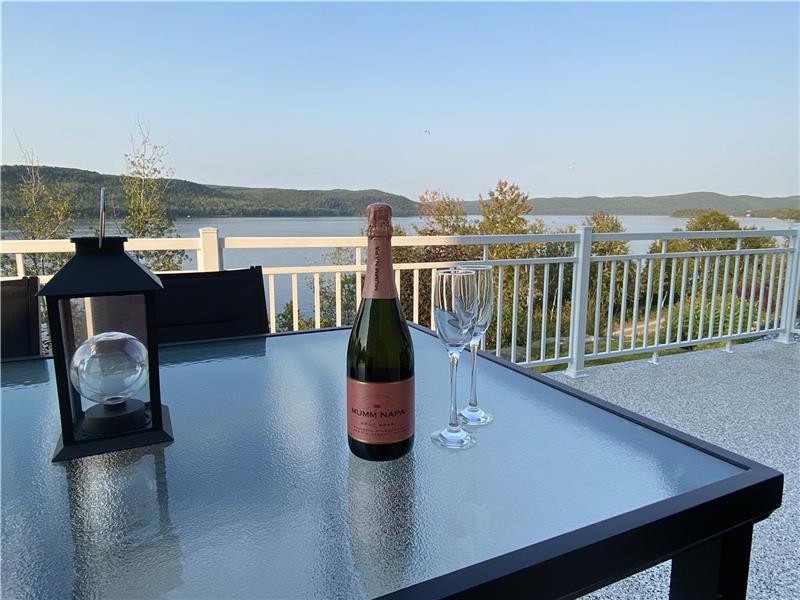 La Maison Jaune sur le Lac Chalet à louer TémiscouatasurleLac OR