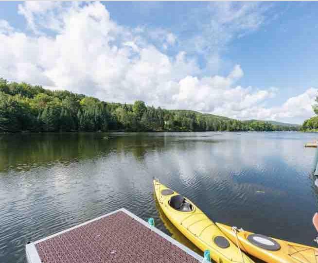 Chalet ÉvasionNature , bord de Chalet à louer StAdolphed'Howard