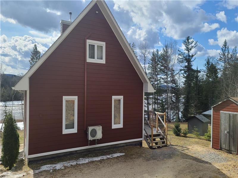 Oasis au bord de l'eau ! Chalet à louer NotreDamedePontmain PL