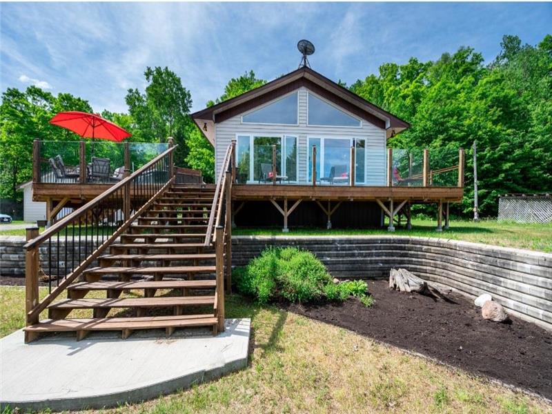 Nouveau! Chalet 3 Chambres bord de Chalet à louer ValdesBois OR