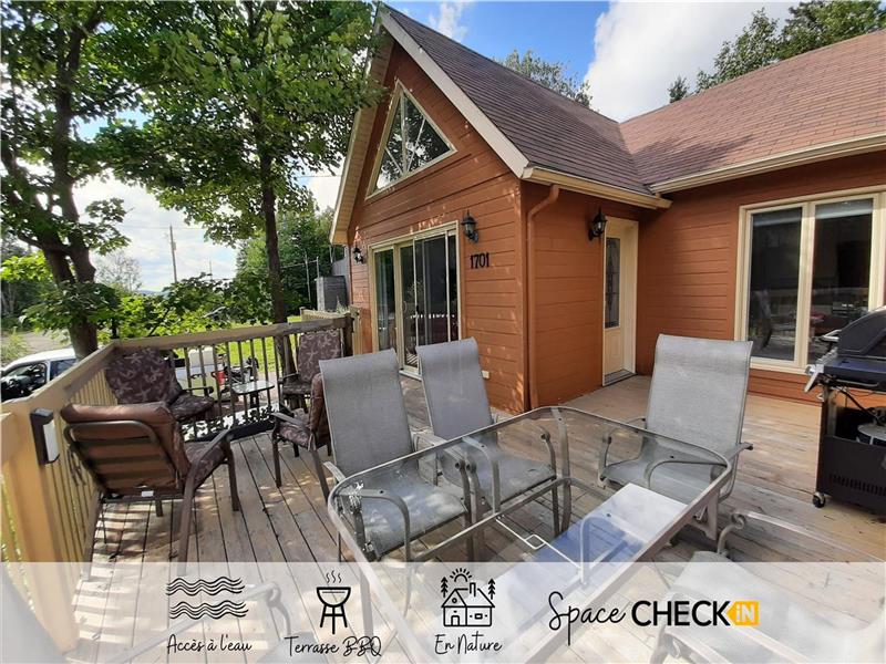 Le Pinacle Amico SteLuciedesLaurentides Cottage Rental PL35636 ChaletsAuQuebec