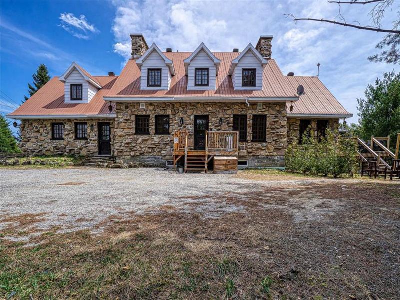 CHALET SPA ÉMERAUDE DU LACSAGUAY Chalet à louer LacSaguay DI