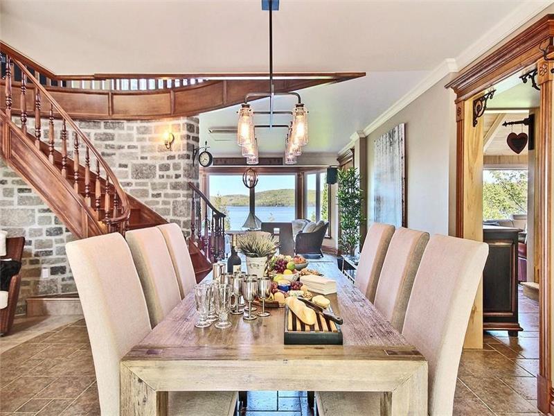 Magnifique chalet sur le bord d'un Chalet à louer StAlexisdesMonts DI35970 ChaletsAuQuebec