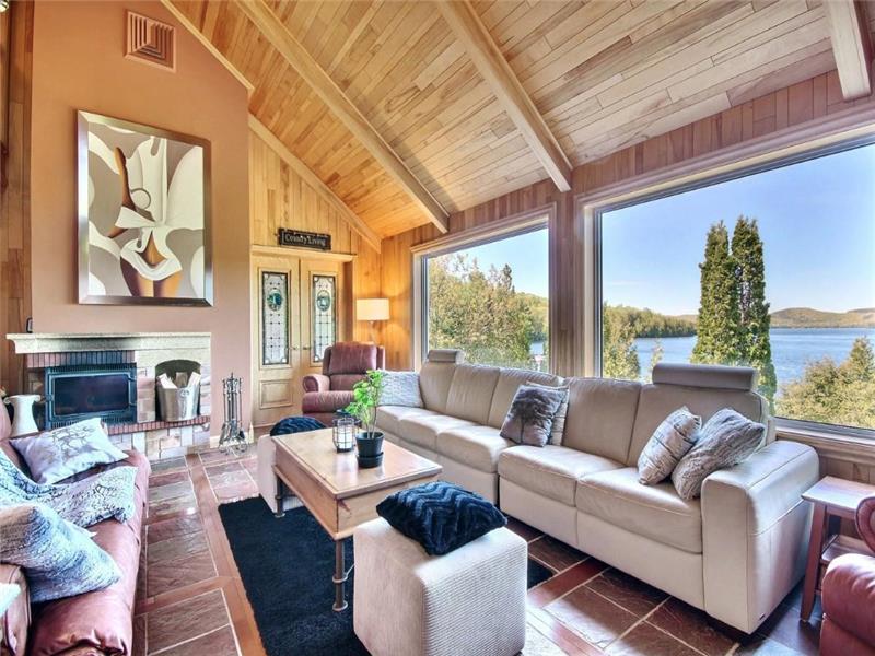 Magnifique chalet sur le bord d'un Chalet à louer StAlexisdesMonts DI35970 ChaletsAuQuebec