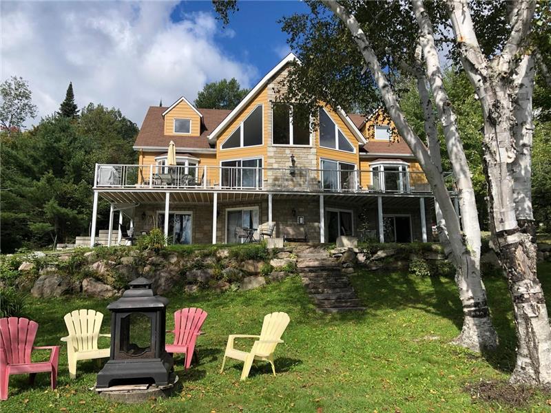 L'Aurore Bord du lac Chaud Chalet à louer La Macaza OR36050