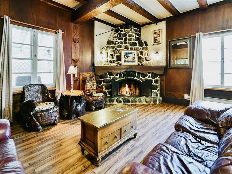 Grand chalet W0W, Swiss Inn {1939}, - Chalet à louer Morin-Heights | DI ...