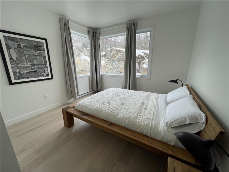 Luxurious penhouse at the Lake MansonvillePotton Cottage Rental DI