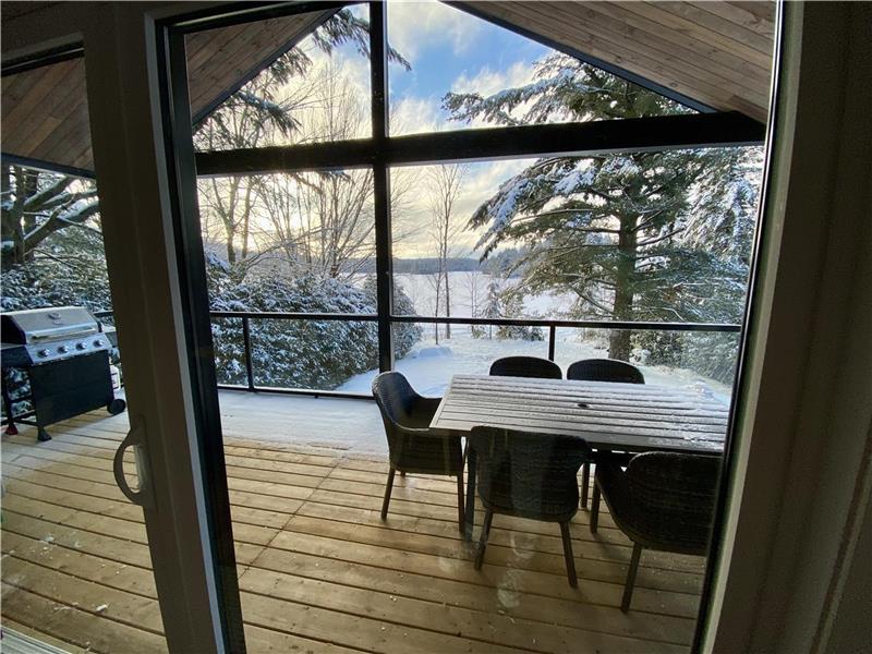 Loup Gris Chalet au bord du lac Chalet à louer StÉtiennedeBolton