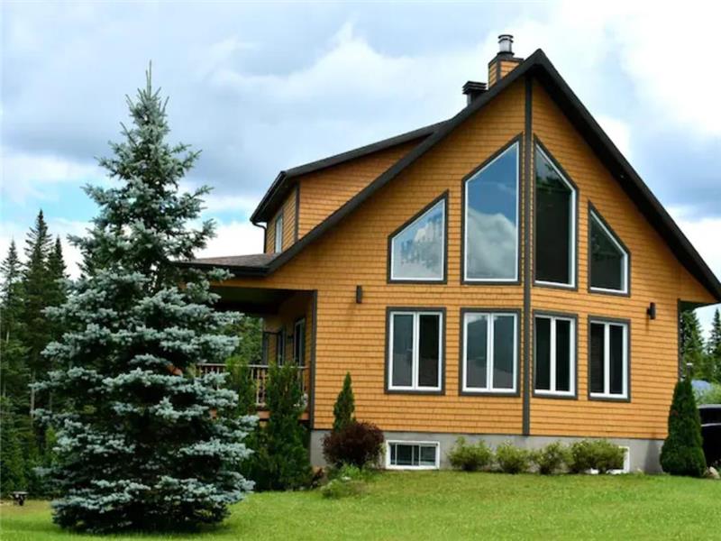 Chaleureux chalet vue/accès lac & Chalet à louer LacBeauport PL