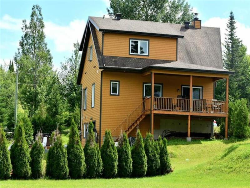 Chaleureux chalet vue/accès lac & Chalet à louer LacBeauport PL