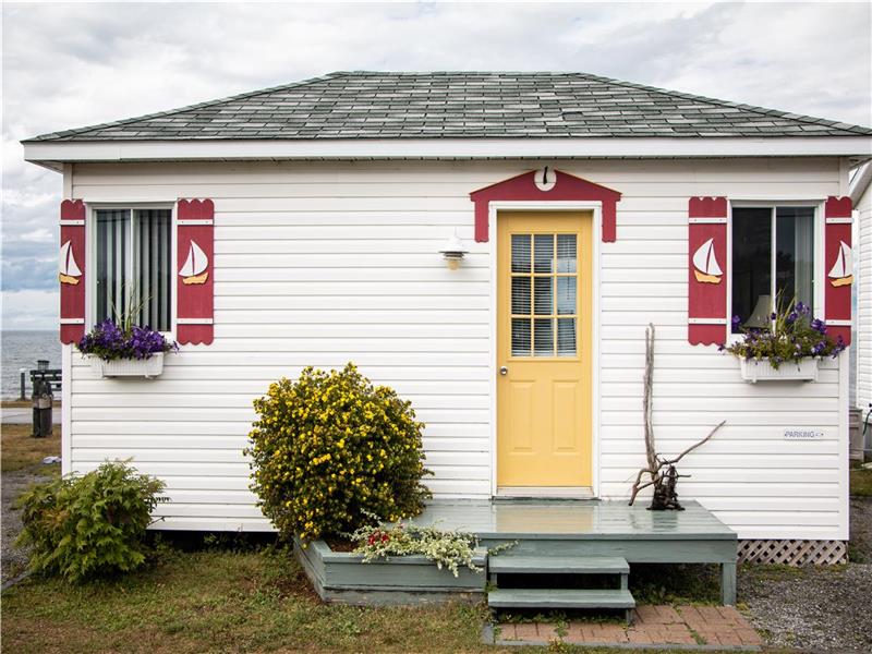lighthouse cabin Rimouski Cottage Rental DI36853 ChaletsAuQuebec