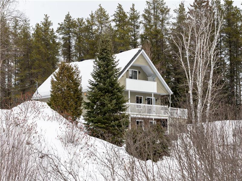Grand chalet au bord de la rivière Chalet à louer StAlexisdesMonts PL36915 ChaletsAuQuebec
