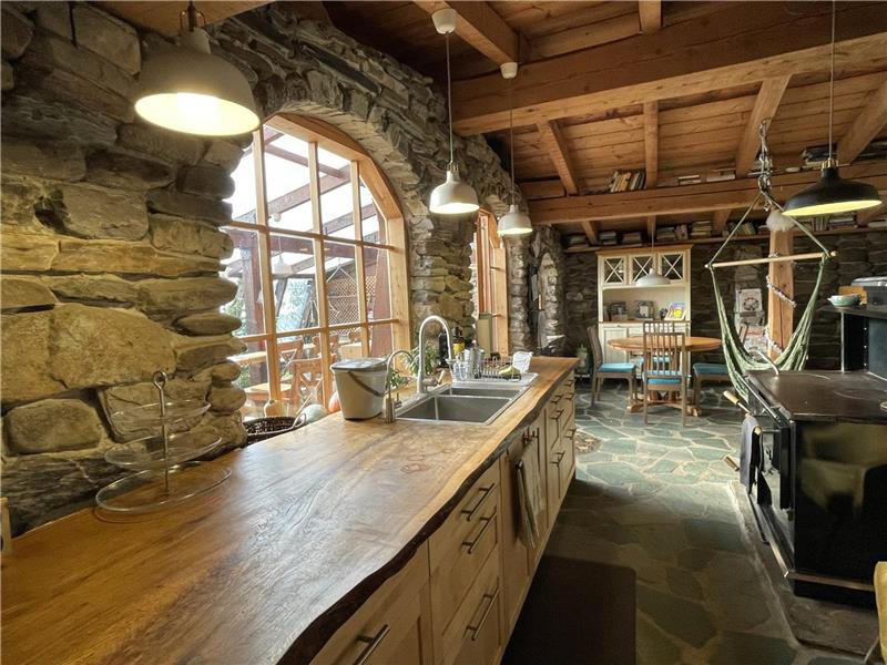 Spectacular Off Grid Earthship & StMagloire Cottage Rental OR