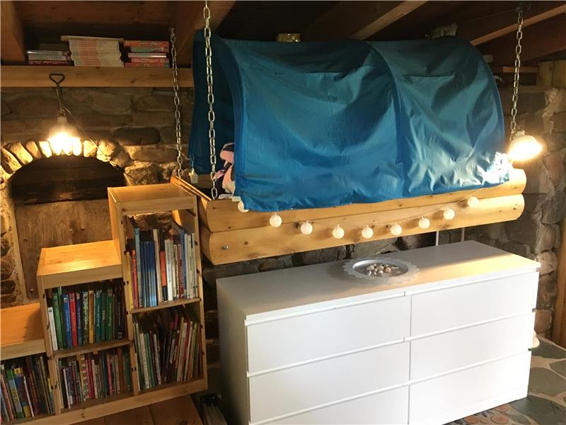 Spectacular Off Grid Earthship & StMagloire Cottage Rental OR