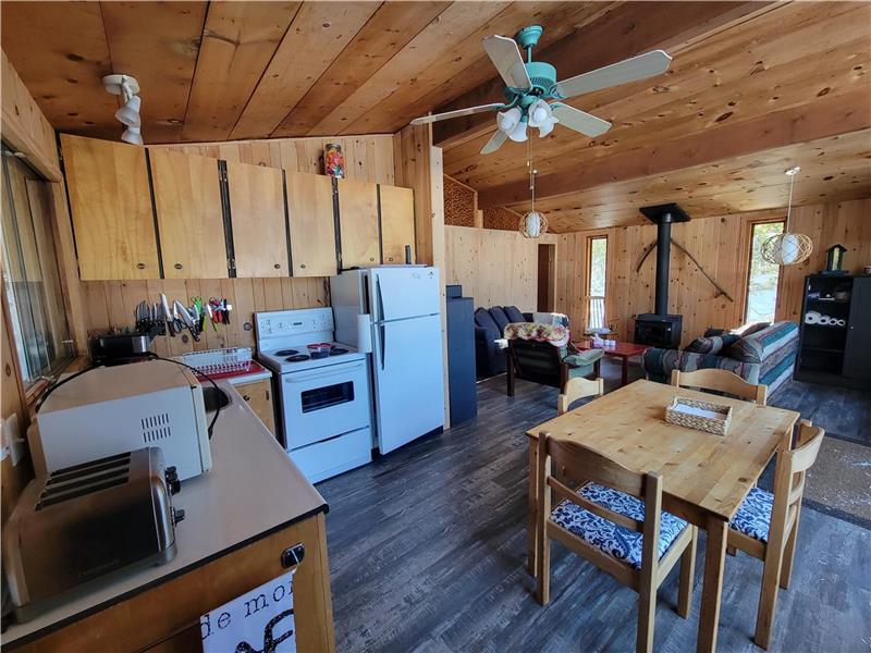 Cottage on lac Rhéaume ValdesMonts Cottage Rental OR37097