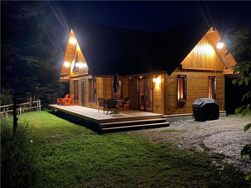 CHALET No 2 Cap à la Baleine - Chalet à louer Matane | PL-37248 ...