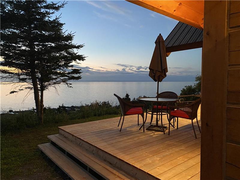 CHALET No 2 Cap à la Baleine - Chalet à louer Matane | PL-37248 ...