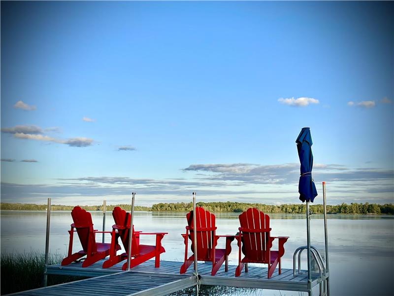 L'Echappee 650 ft waterfront Pontiac Cottage Rental PL38111