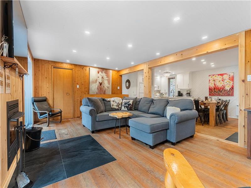 Le Suédois: Chaletswow,com /Bord de - Chalet à louer St-Sauveur | DI ...