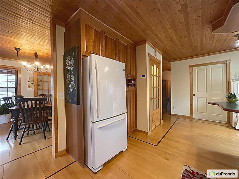 Accès au lac navigable avec Chalet à vendre SteMariedeBlandford VP38808 ChaletsAuQuebec