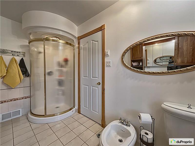 Accès au lac navigable avec SteMariedeBlandford Cottage for Sale VP38808 ChaletsAuQuebec