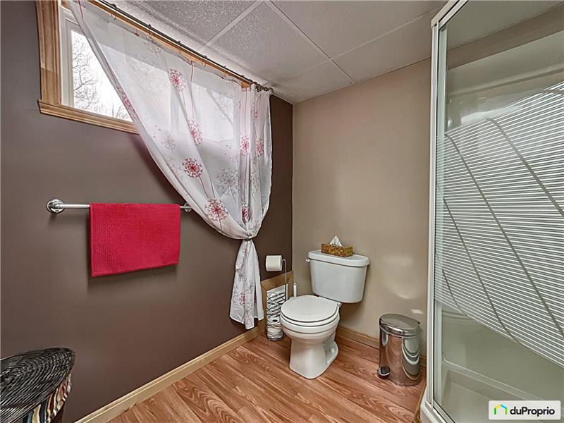 Accès au lac navigable avec SteMariedeBlandford Cottage for Sale VP38808 ChaletsAuQuebec