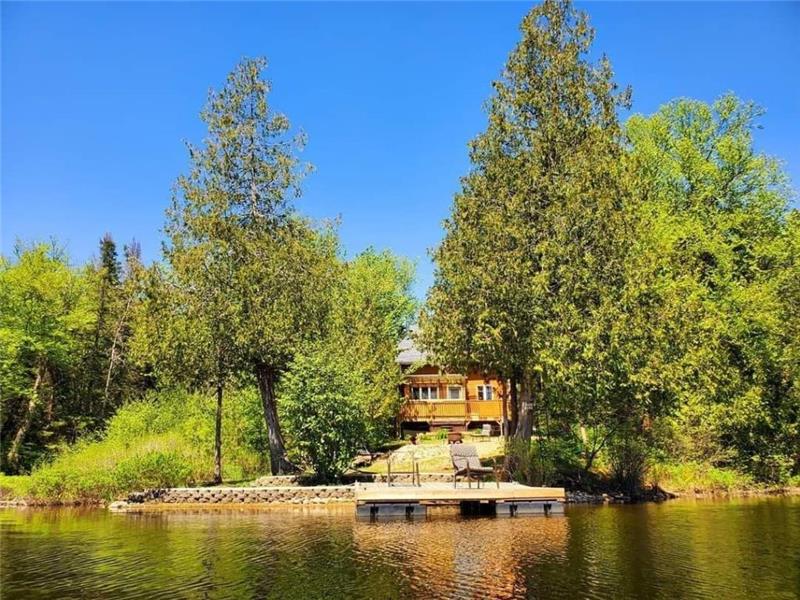 Chalet Au Coin du Feu LacdesPlages Cottage Rental OR38832 ChaletsAuQuebec