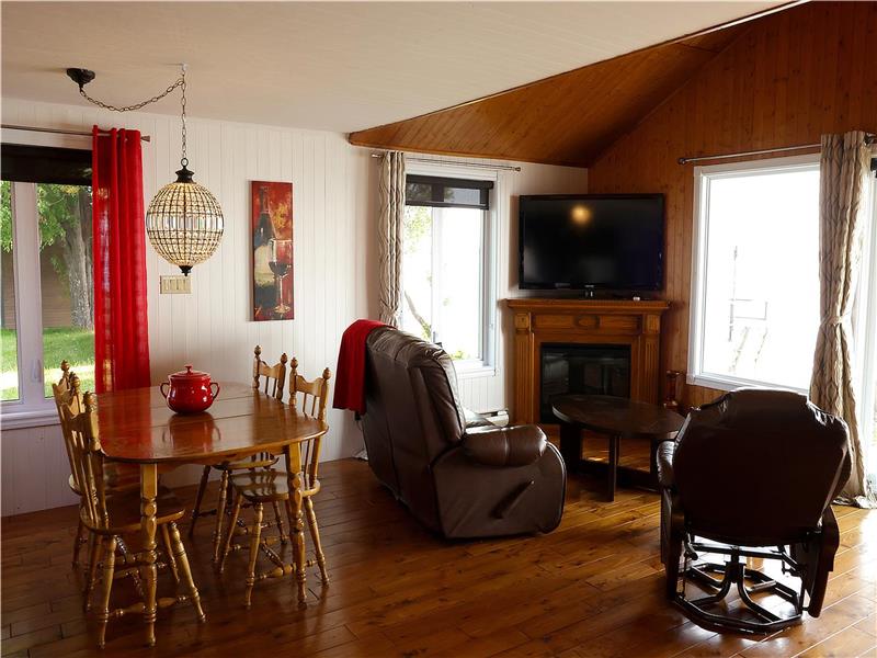 Hôtel à la maison - Leurre Doré - Chalet à louer St-Félicien | PL-39025 ...