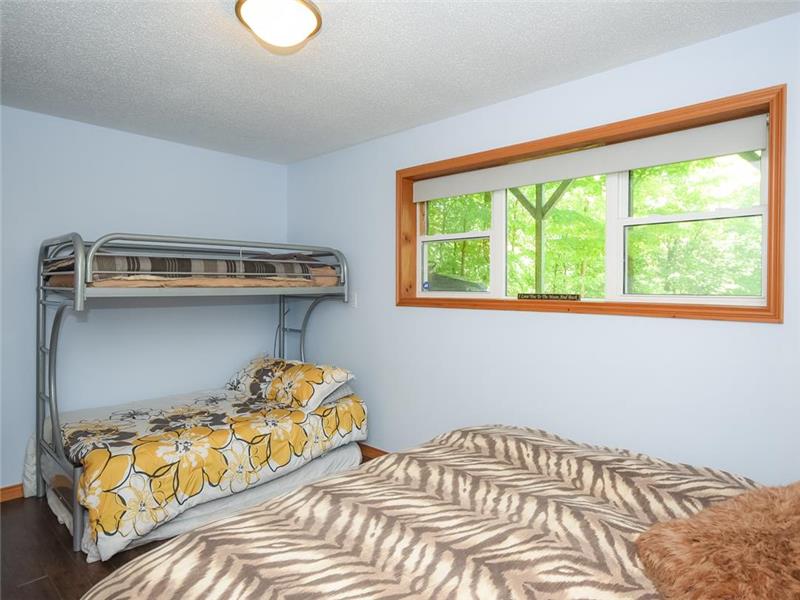 Beautiful 4 season cottage for sale Chalet à vendre Gracefield VP