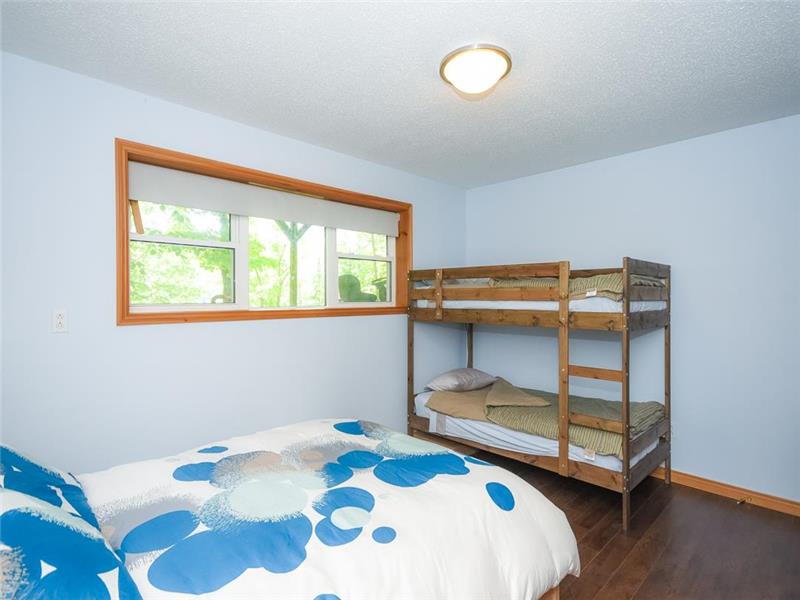 Beautiful 4 season cottage for sale Chalet à vendre Gracefield VP