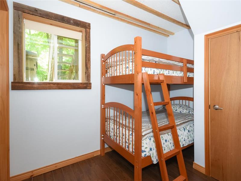 Beautiful 4 season cottage for sale Chalet à vendre Gracefield VP