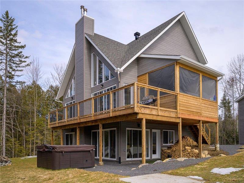 jardin midu LacSuperieur Cottage Rental PL40748 ChaletsAuQuebec