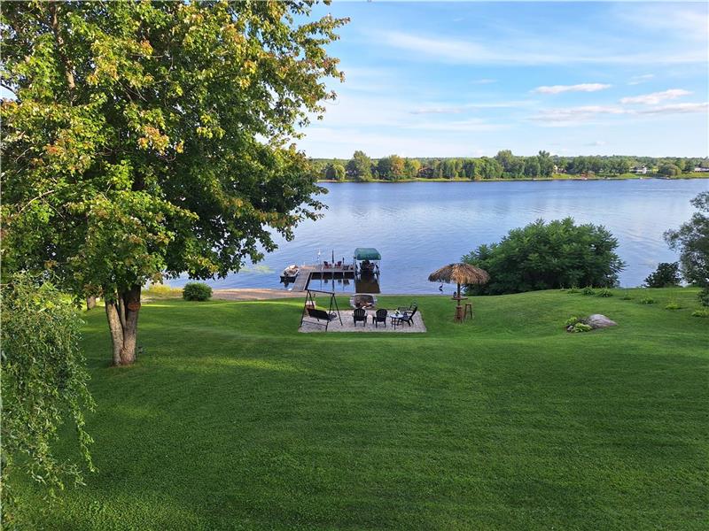 BORD DE L'EAU AVEC VUE PANORAMIQUE /GRANDE TERRASSE-ENTRÉE PRIVÉE/BELLE LOCATION PRÈS PARC NATIONAL!