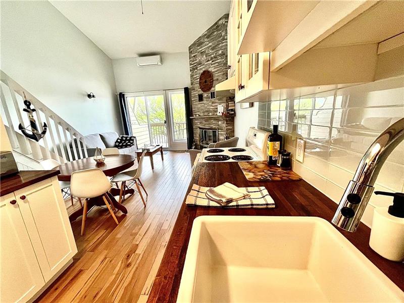 Lumineux condo au bord du lac - Chalet à louer Magog | OR-42637 ...