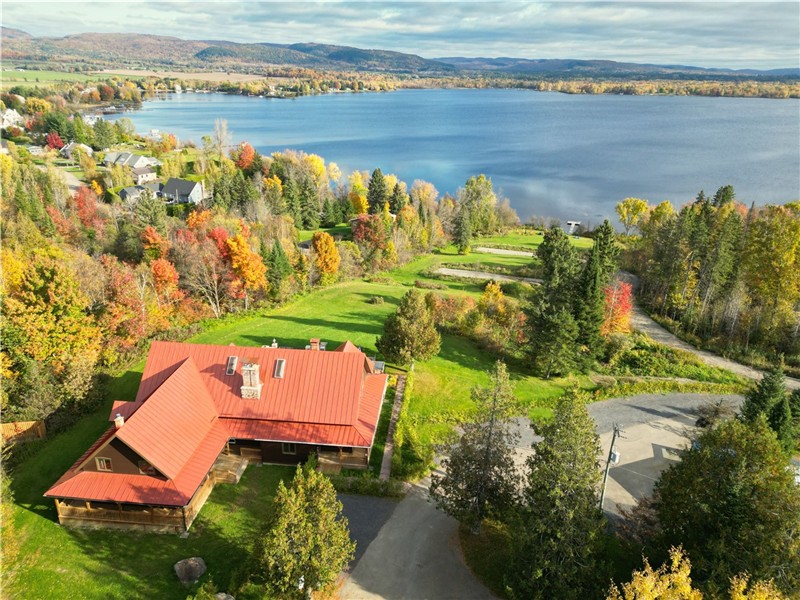 Le Chalet au Toit Rouge – Luxe, vue montagne, bord de lac, piscine & expérience thermale