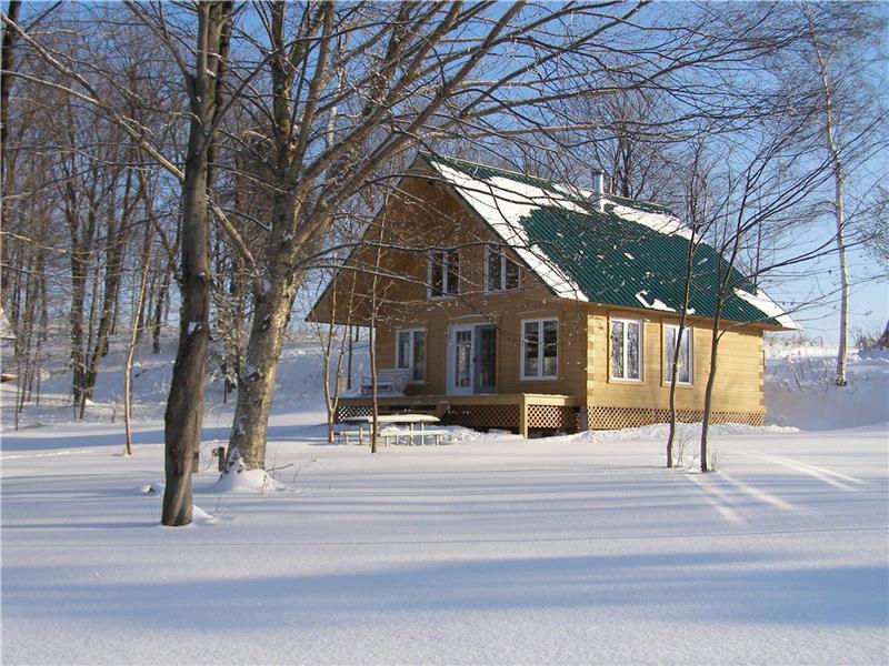 Entre Montréal et Québec,, Chalet à louer StStanislas OR7669