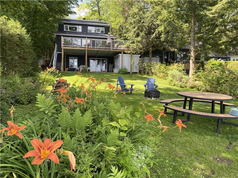 Cottage for Rent LacBrome Cottage Rental PL7811 ChaletsAuQuebec