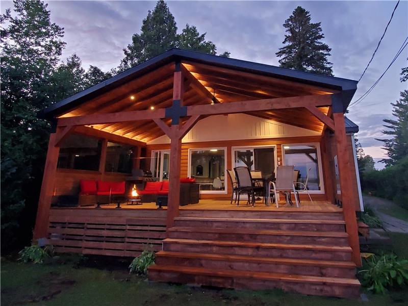 Magnifique Chalet bord de l'eau Chalet à louer BeaulacGarthby OR