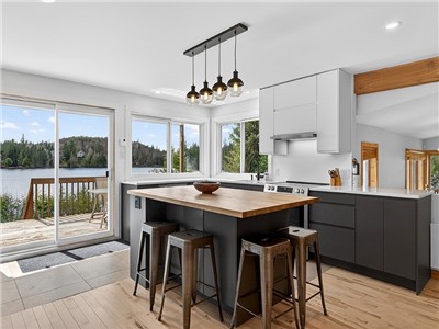 Chalet de la péninsule - Bord de lac intime au coeur des Laurentides ** dispo Juillet**