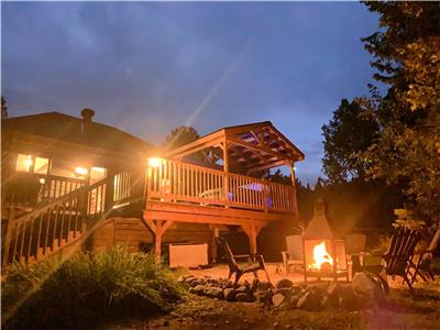Chalet La Sainte Paix - Waterfront and Spa - Wi-Fi - Fireplace- Forêt Ouareau for hiking